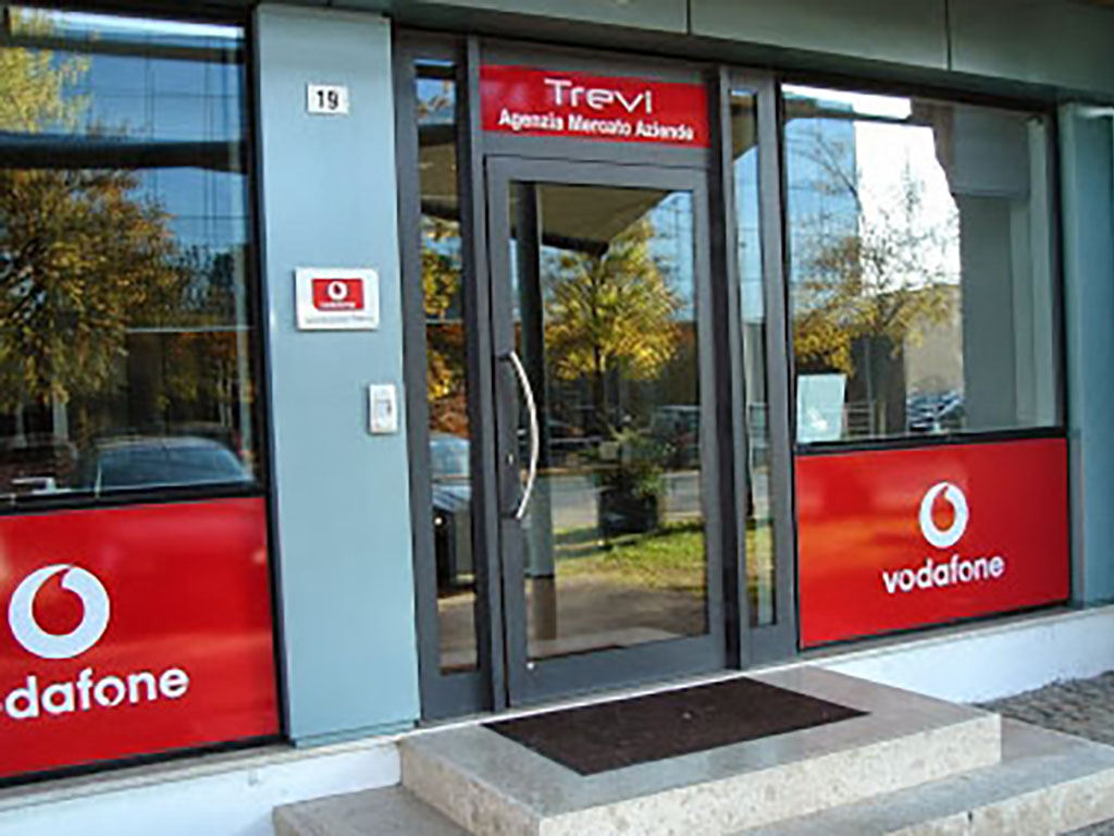 Agenzia Trevi Vodafone Business- esteno 1024